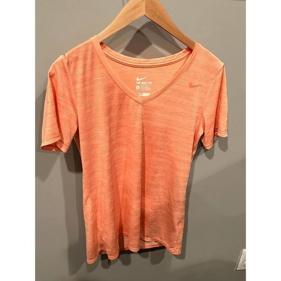 Nike Tops - Nike pink athletic cut shirt - Size Large